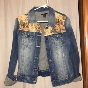 Jean jacket with flower knitting